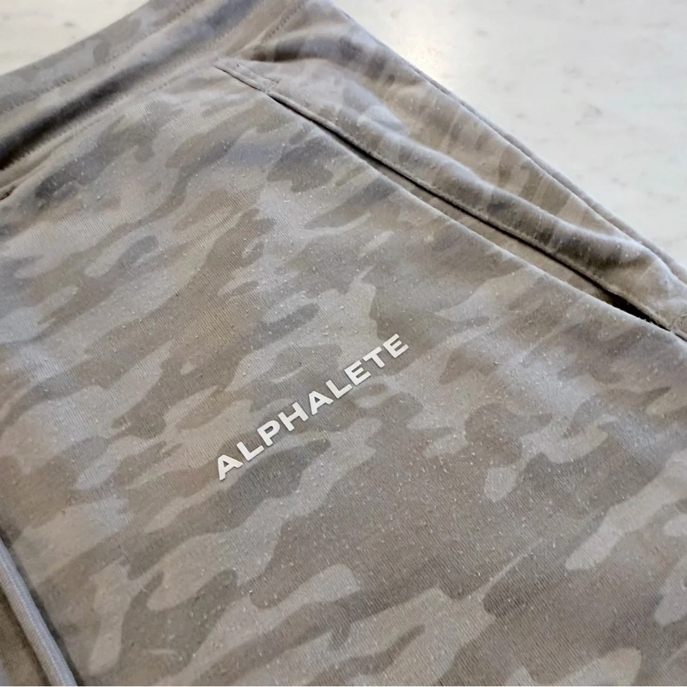 Alphalete Men's Light Gray Camo Athletic Shorts